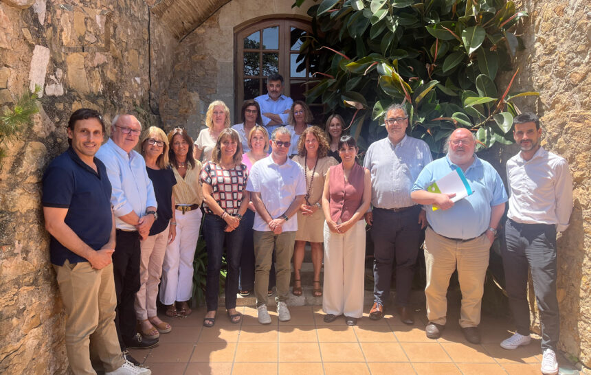 Els ajuntaments de la Costa Brava reclamen revisar el Decret 3/2023 per protegir l’economia dels municipis turístics